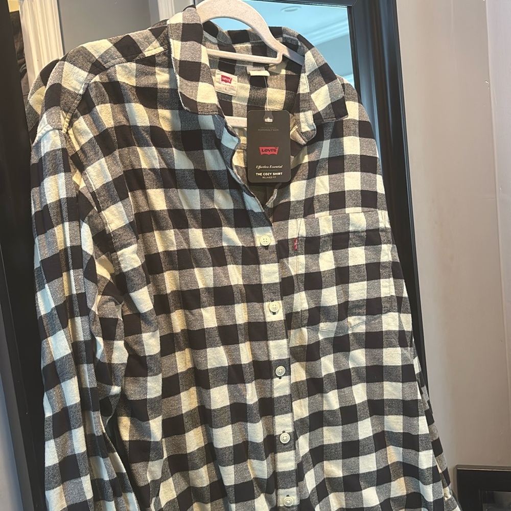 Levi’s buffalo plaid flannel shirt in black and white. Size large